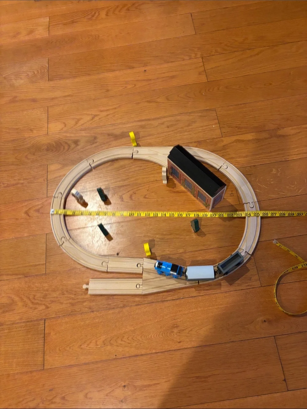 Thomas the Train Wooden Toy Train Set with Track and Accessories - Picture 7 of 8
